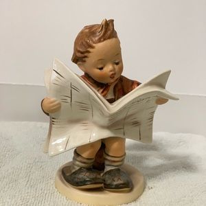Hummel #184  Boy Reading Das Allerneueste